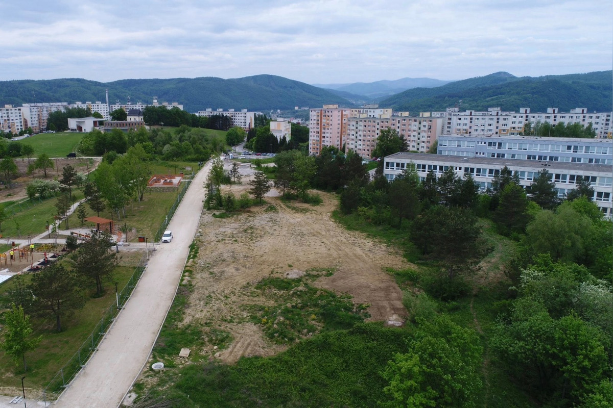 FOTO: V Považskej Bystrici vyrastie nová pumptracková dráha, foto 4