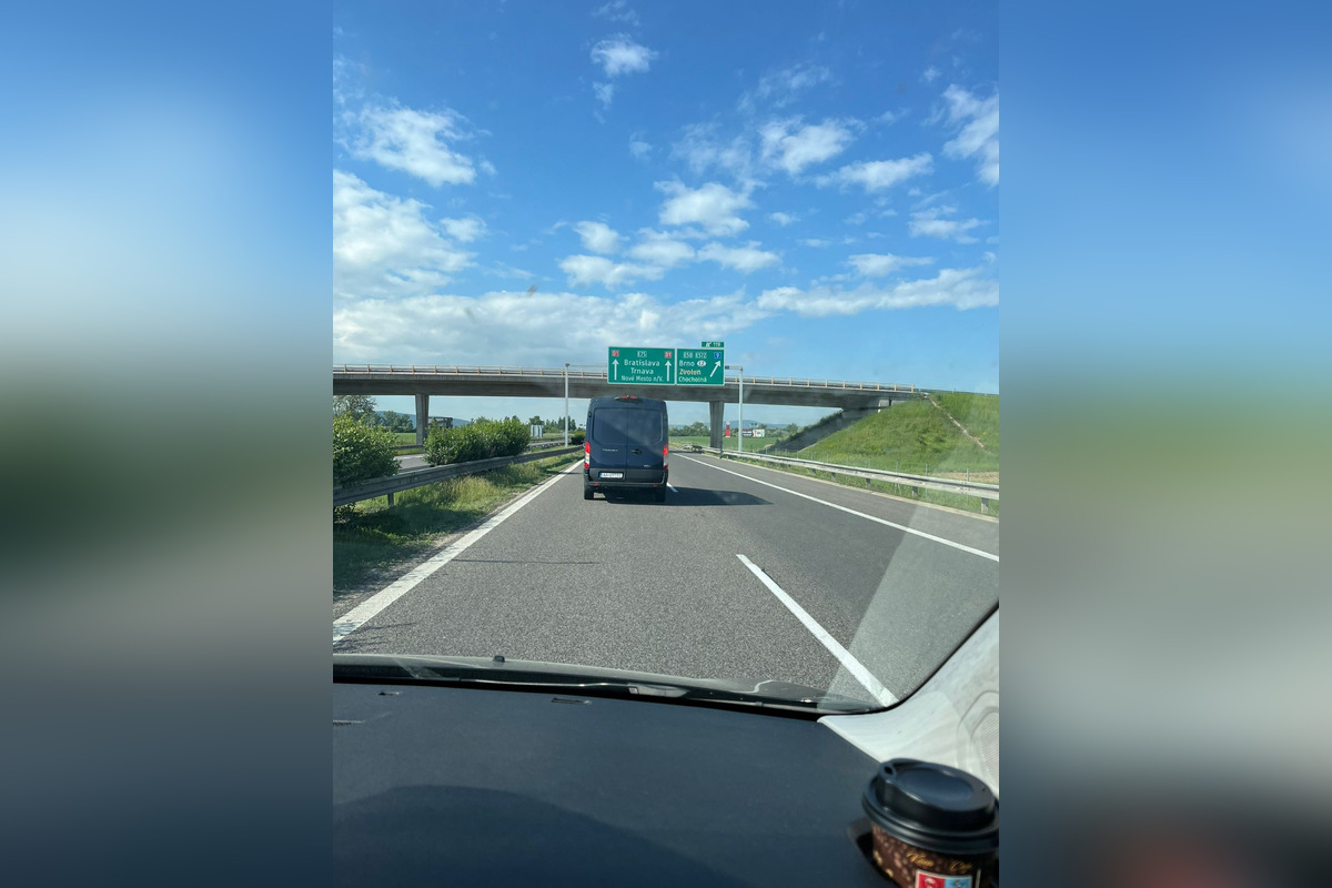 FOTO: Dopravné obmedzenie na D1 pri Trenčíne, cestári opravujú úsek smerom na Česko, foto 3