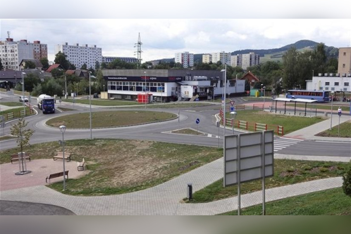 FOTO: Zlodeji na Považí nechávajú za sebou spúšť, prepichnú a vyprázdnia nádrž auta , foto 1