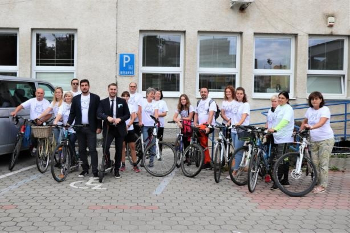 FOTO: Dubnica nad Váhom rieši problém s odstavenými bicyklami na zelených plochách , foto 4