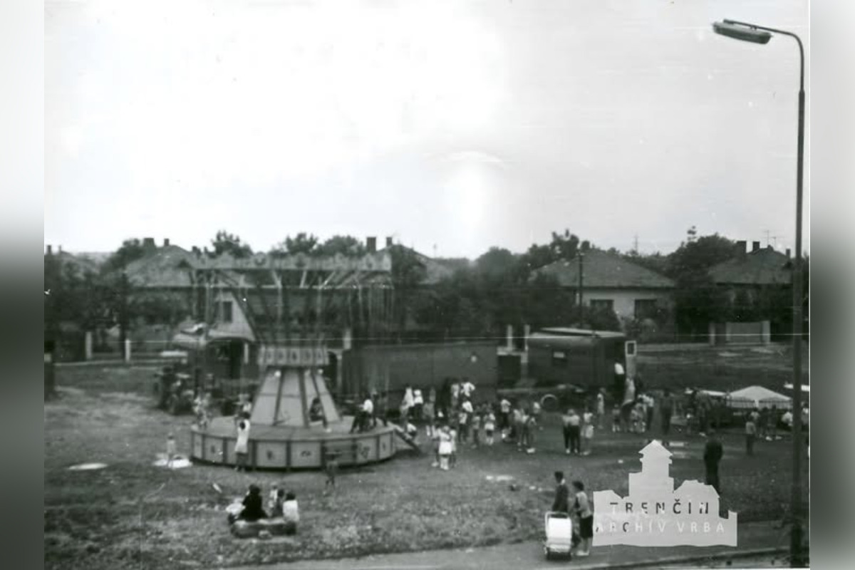 FOTO: Trenčania hádali, kde v minulosti stávali v meste kolotoče, foto 1