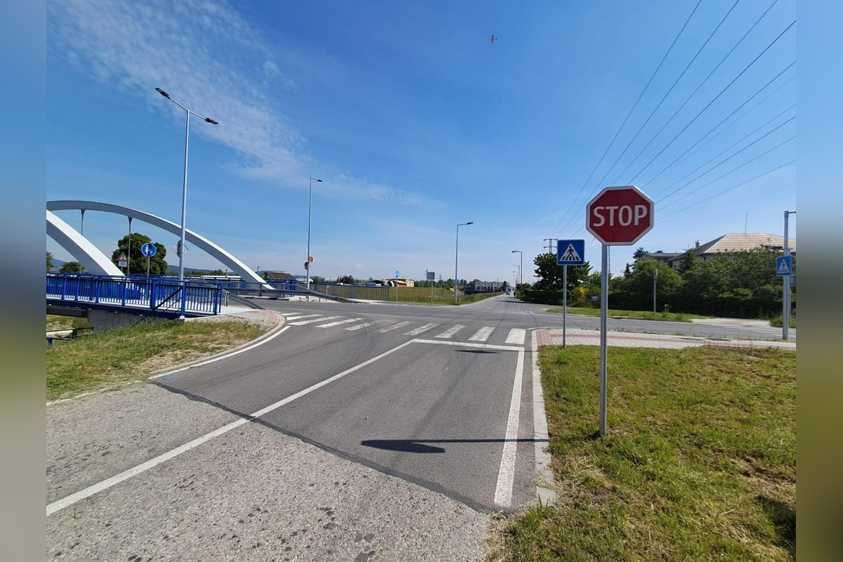 FOTO: Ilavčania sa dlhodobo sťažujú na nepriehľadnú križovatku, radnica našla riešenie , foto 3