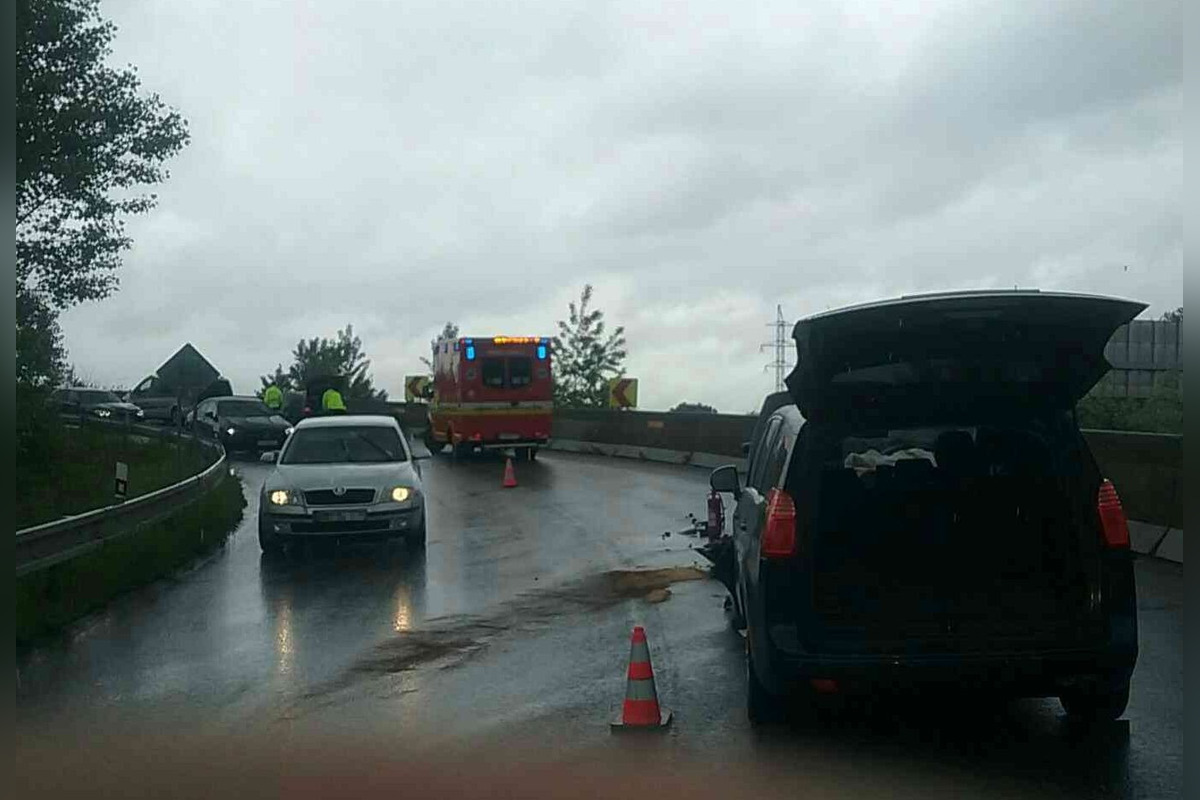 FOTO: Nehoda pred Kostolnou- Záriečie pri Trenčíne, vyzerala hrozivo , foto 1
