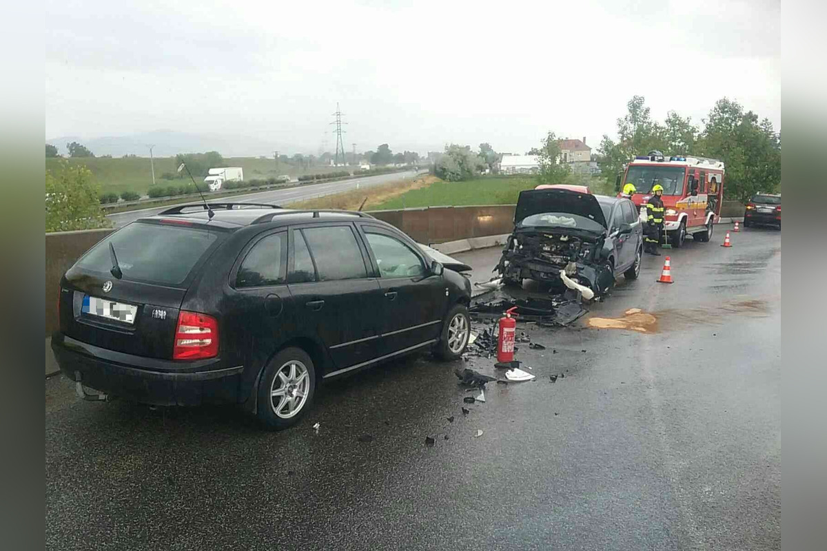FOTO: Nehoda pred Kostolnou- Záriečie pri Trenčíne, vyzerala hrozivo , foto 2