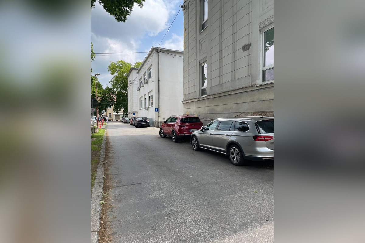 FOTO: Rekonštrukcia strechy na geriatrickom pavilóne prinesie zmeny v parkovaní v trenčianskej nemocnici, foto 1