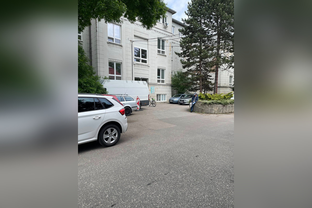 FOTO: Rekonštrukcia strechy na geriatrickom pavilóne prinesie zmeny v parkovaní v trenčianskej nemocnici, foto 3