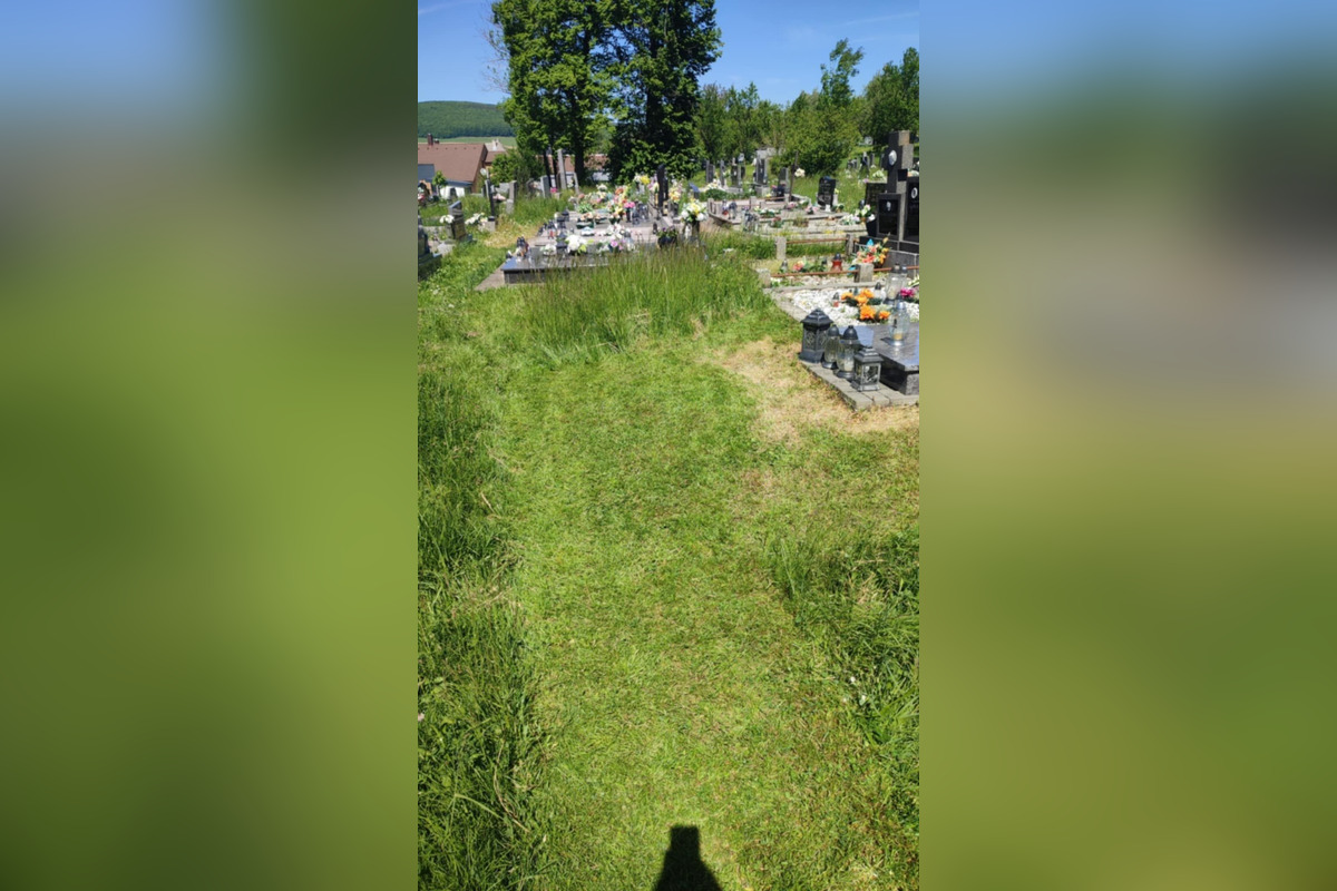 FOTO: Myjavský cintorín zarastá trávou, obyvatelia sa sťažujú na zanedbanú údržbu, foto 5