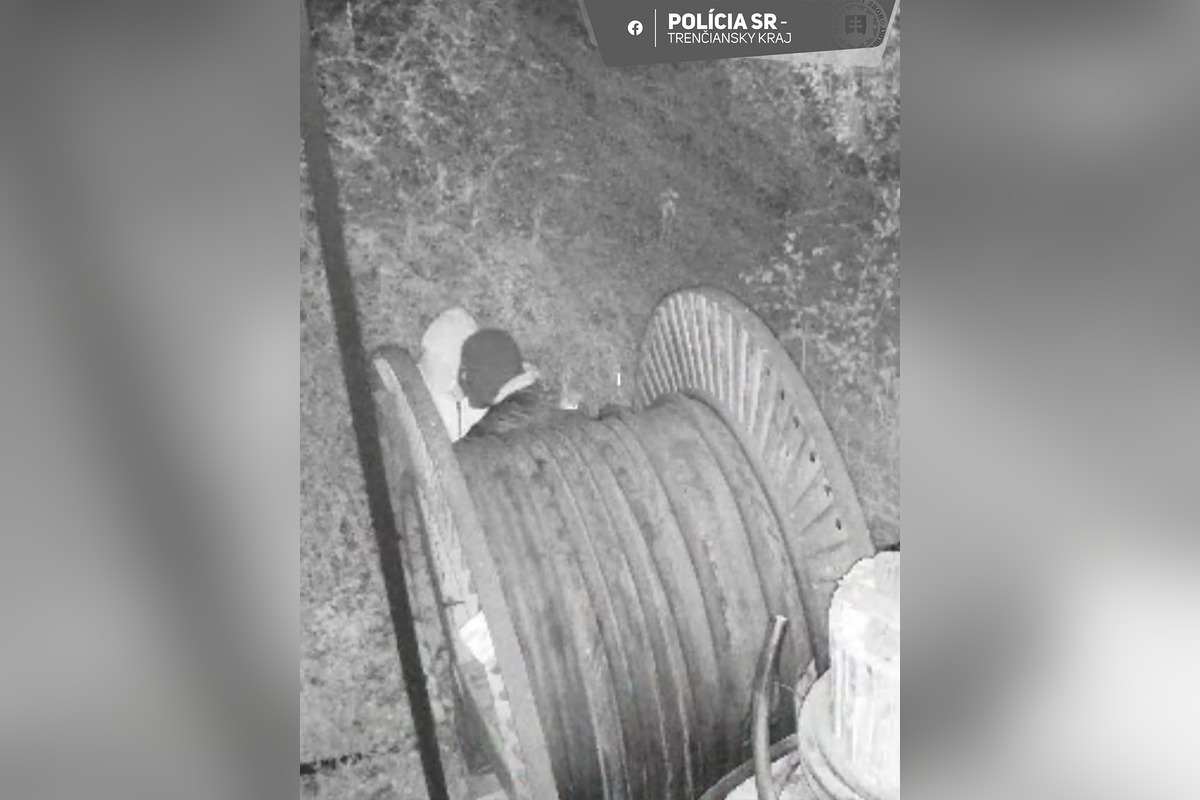 FOTO: Dvaja muži spôsobili firme v Novákoch vysoké škody , foto 1