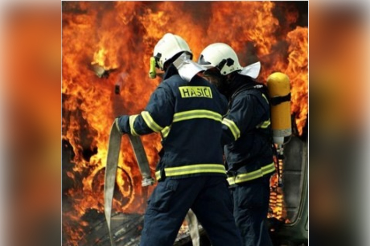 FOTO: Zosnulých hasičov si po roku od tragédie pripomenuli vystavením tabule v Novom Meste nad Váhom , foto 5