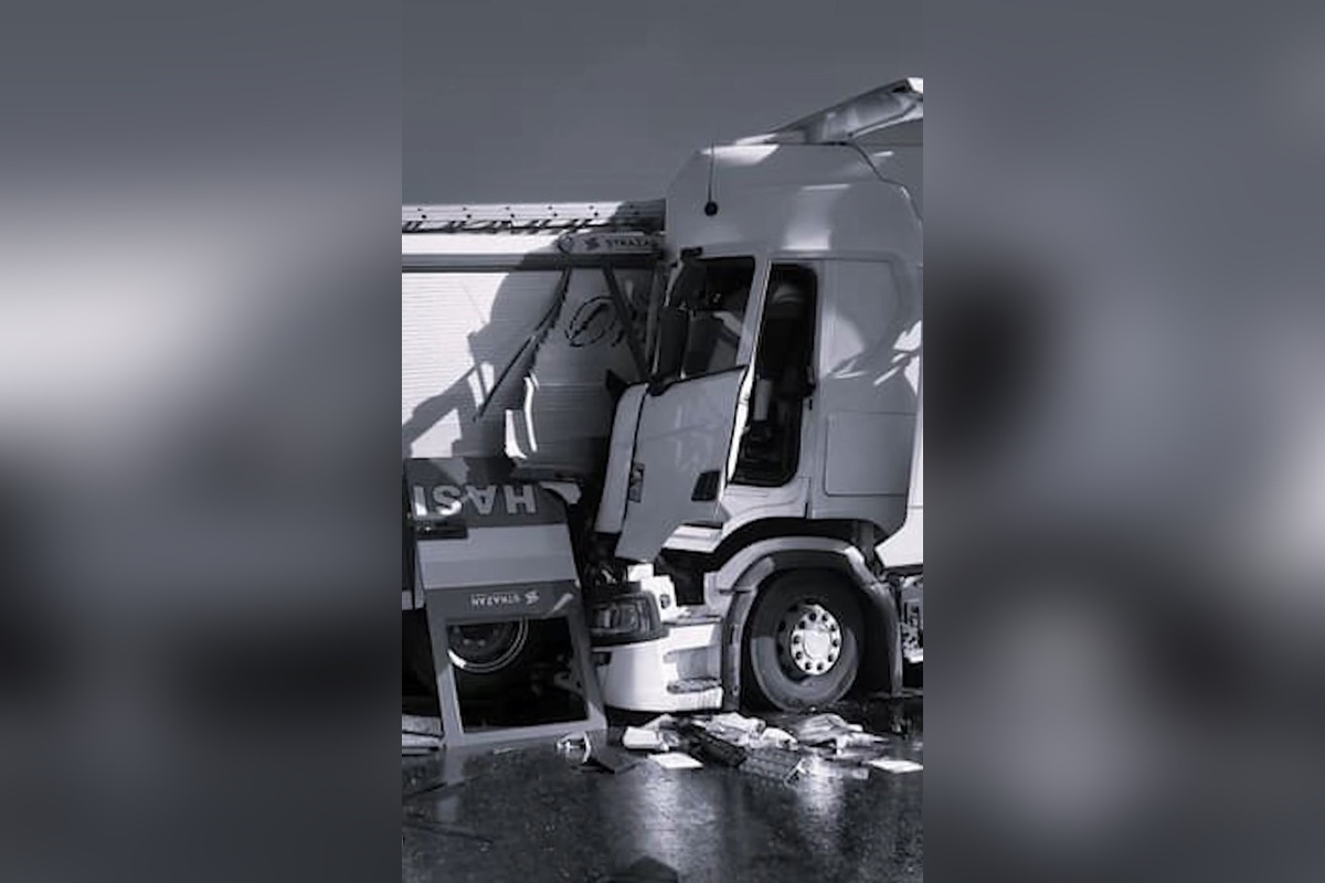 FOTO: Zosnulých hasičov si po roku od tragédie pripomenuli vystavením tabule v Novom Meste nad Váhom , foto 8