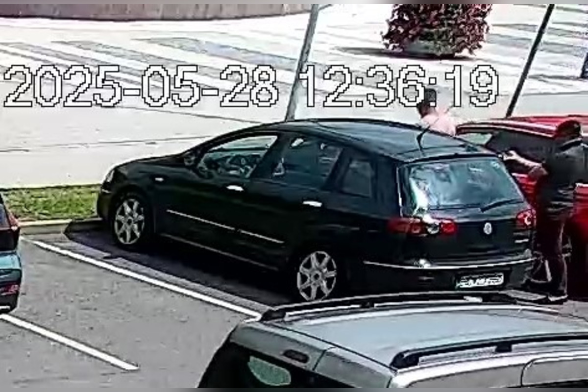 FOTO: Mestská polícia zasahovala proti násilníkovi v centre Partizánskeho, agresívneho muža museli spacifikovať, foto 1