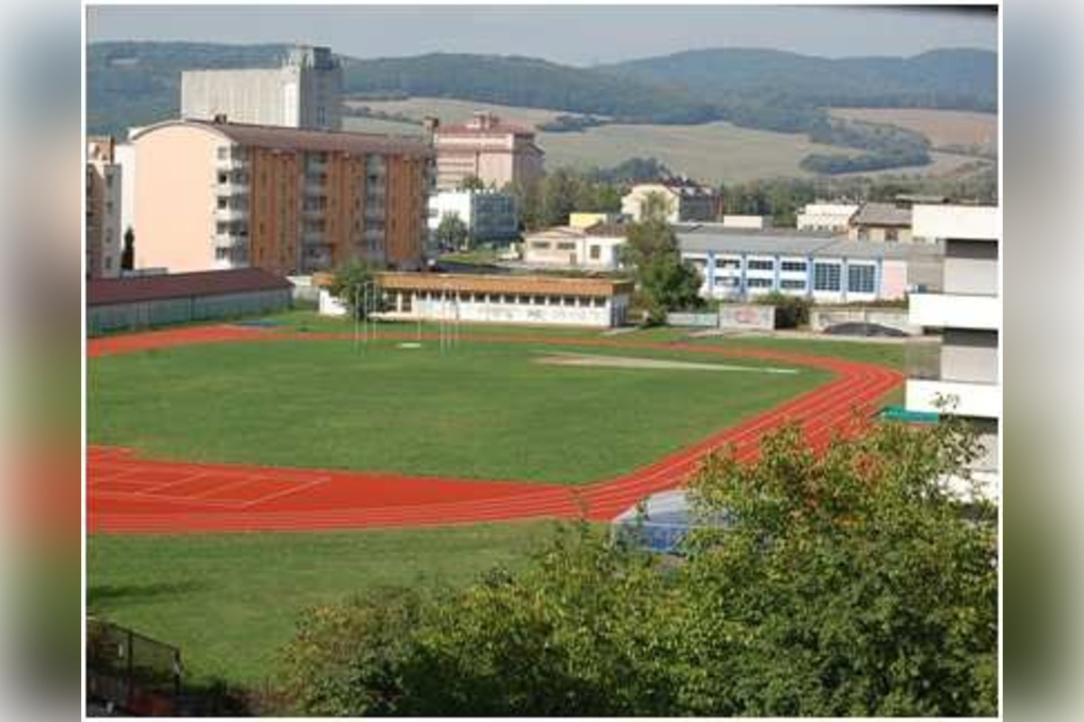 FOTO: V Trenčíne podpisujú petíciu za odolanie riaditeľky Športovej strednej školy , foto 1