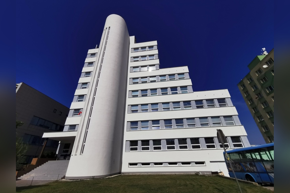 FOTO: V Trenčíne podpisujú petíciu za odolanie riaditeľky Športovej strednej školy , foto 5