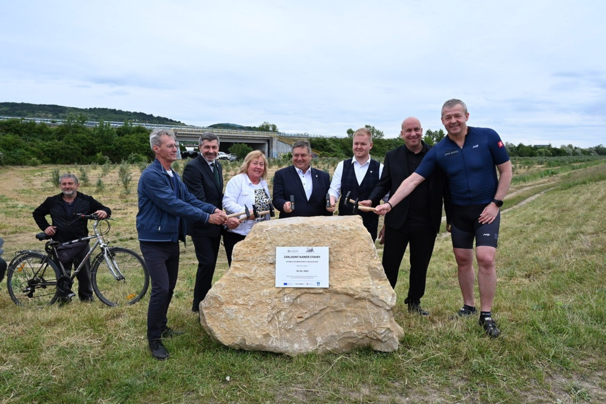 FOTO: Z Beckova až na Vážsku cyklomagistrálu, začala sa výstavba 6-kilometrového úseku, foto 5