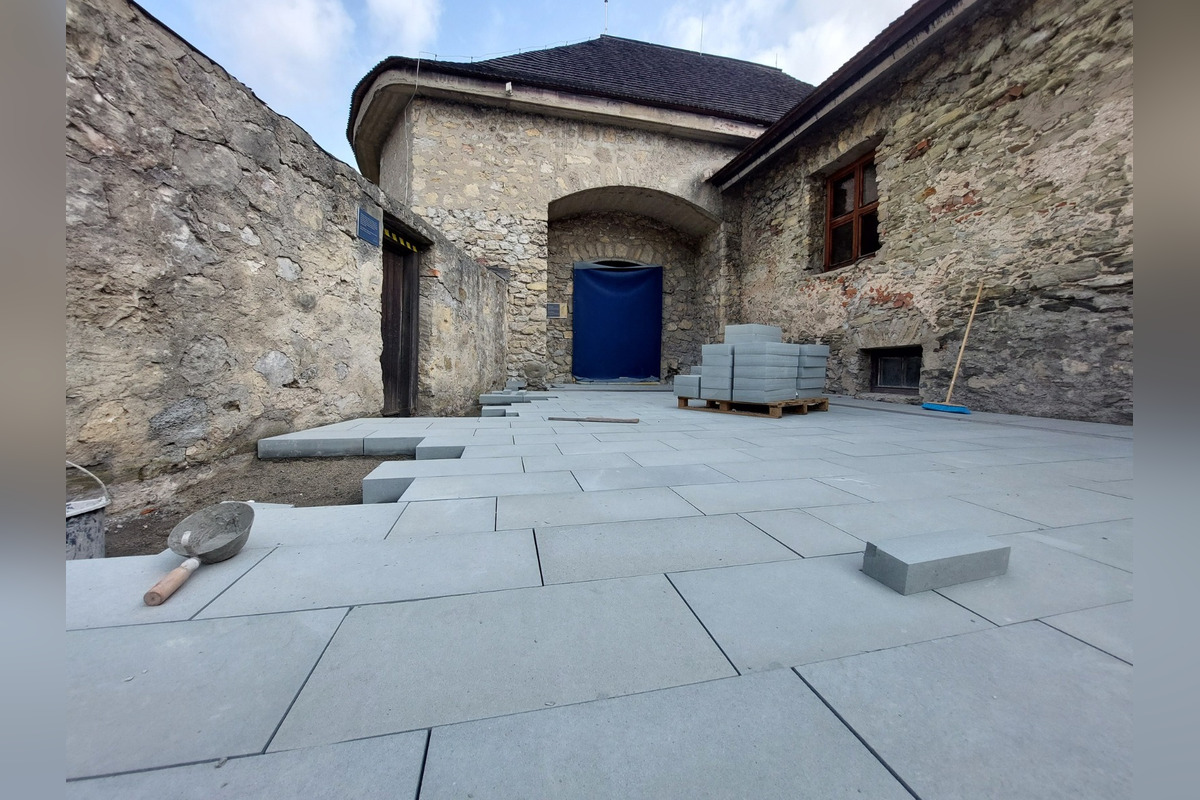 FOTO: Rekonštrukcia Trenčianskeho hradu pokračuje v plnom prúde, foto 2