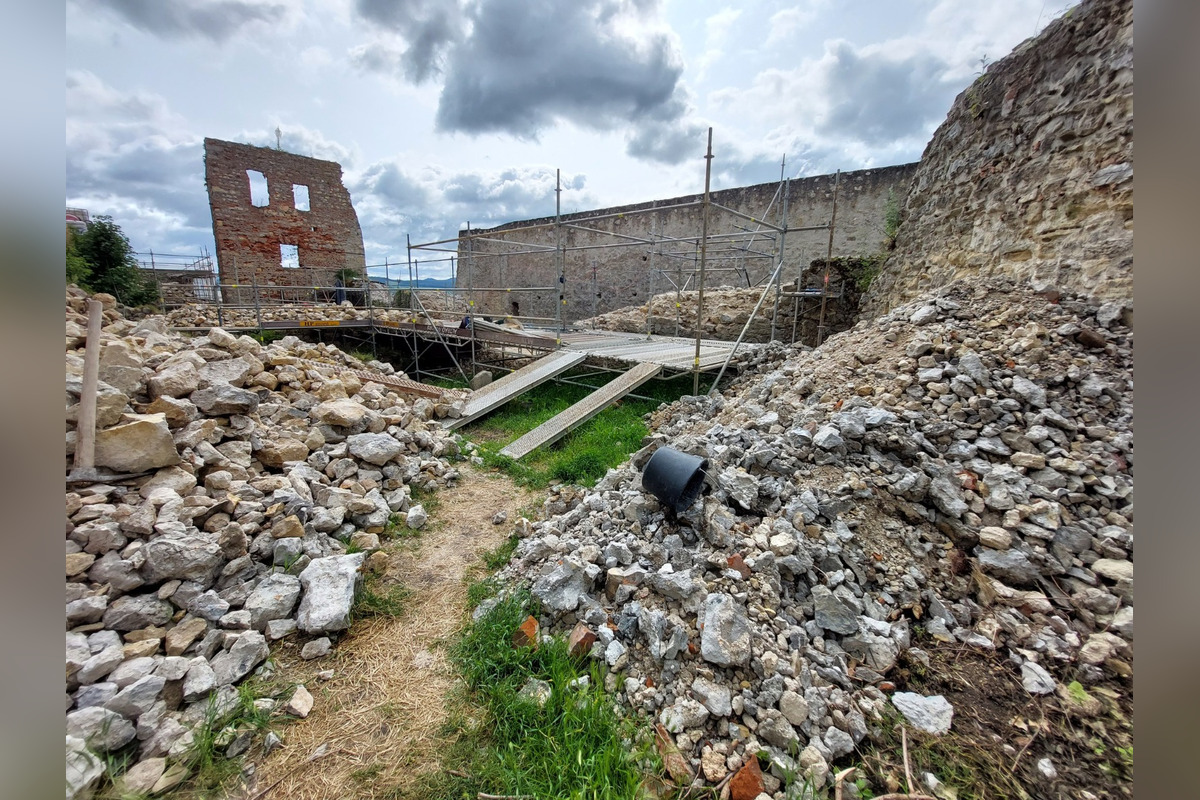 FOTO: Rekonštrukcia Trenčianskeho hradu pokračuje v plnom prúde, foto 7