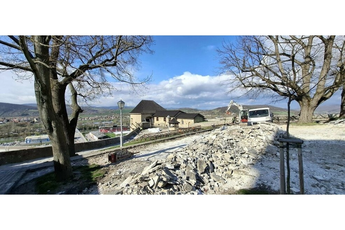 FOTO: Rekonštrukcia Trenčianskeho hradu pokračuje v plnom prúde, foto 9