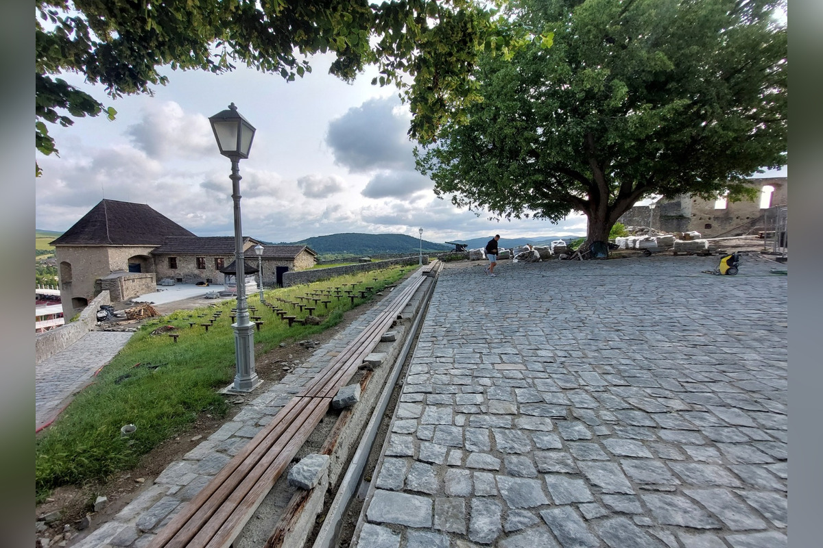 FOTO: Rekonštrukcia Trenčianskeho hradu pokračuje v plnom prúde, foto 12