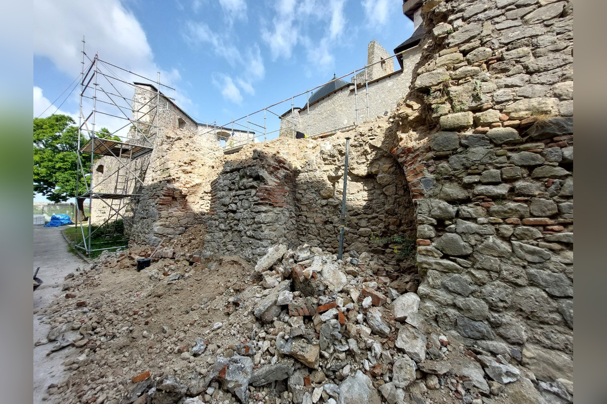 FOTO: Rekonštrukcia Trenčianskeho hradu pokračuje v plnom prúde, foto 14