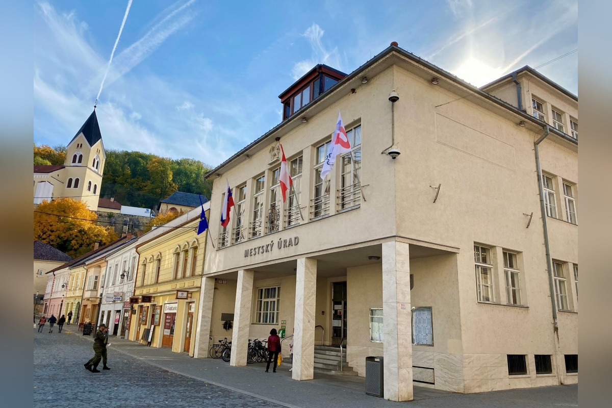 FOTO: V Trenčíne uľahčuje vybavovanie záležitostí na úrade elektronická tabula , foto 4