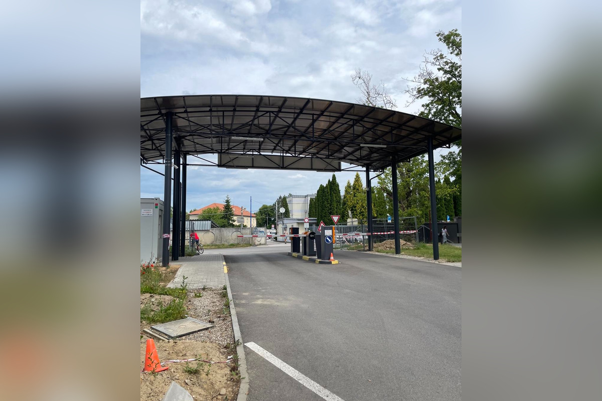 FOTO: Nemocnica v Trenčíne žiada návštevníkov, aby viac využívali zadný vjazd do areálu nemocnice , foto 2