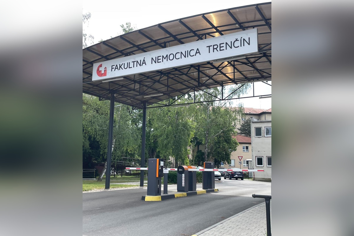 FOTO: Nemocnica v Trenčíne žiada návštevníkov, aby viac využívali zadný vjazd do areálu nemocnice , foto 3