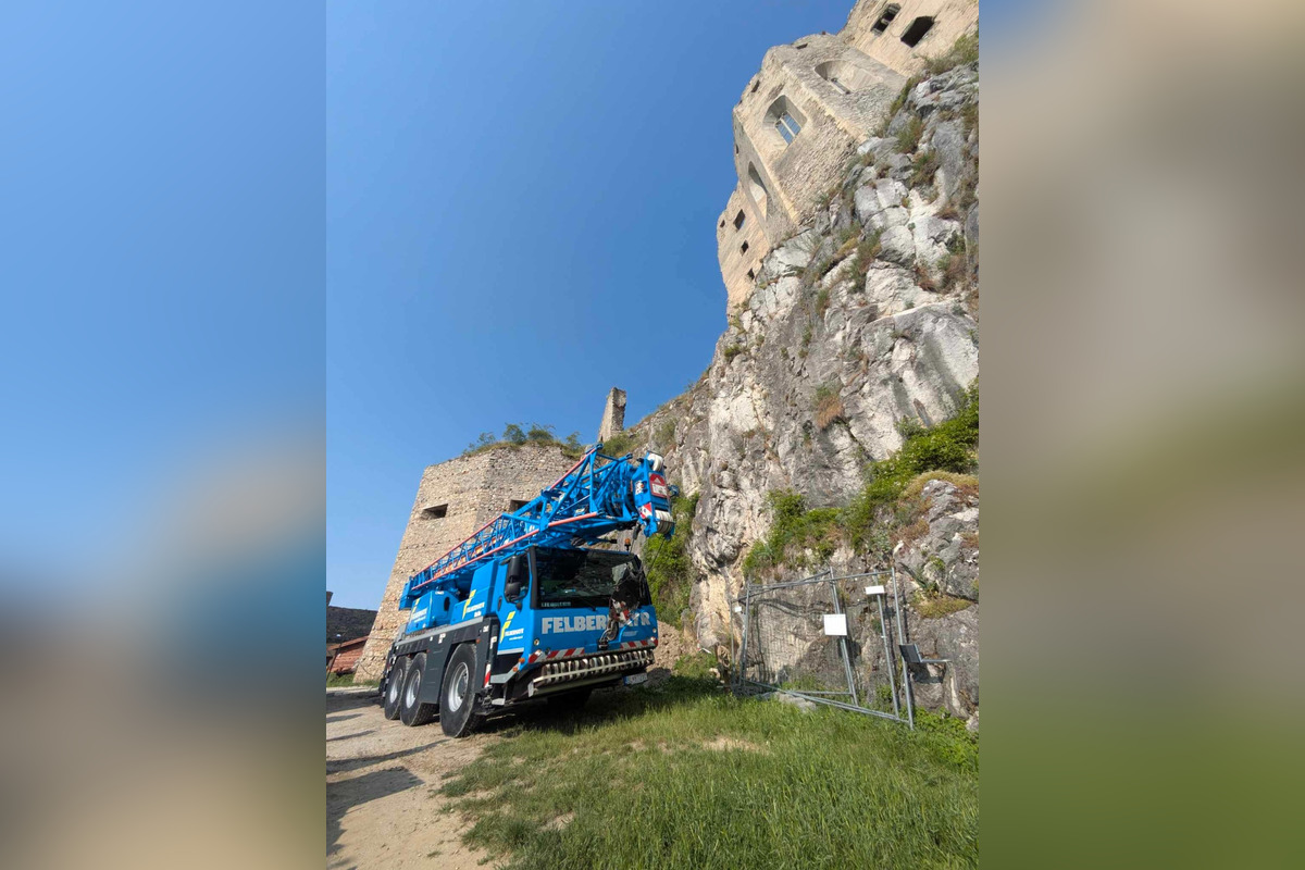 FOTO: Žeriav na hrade Beckov, foto 1
