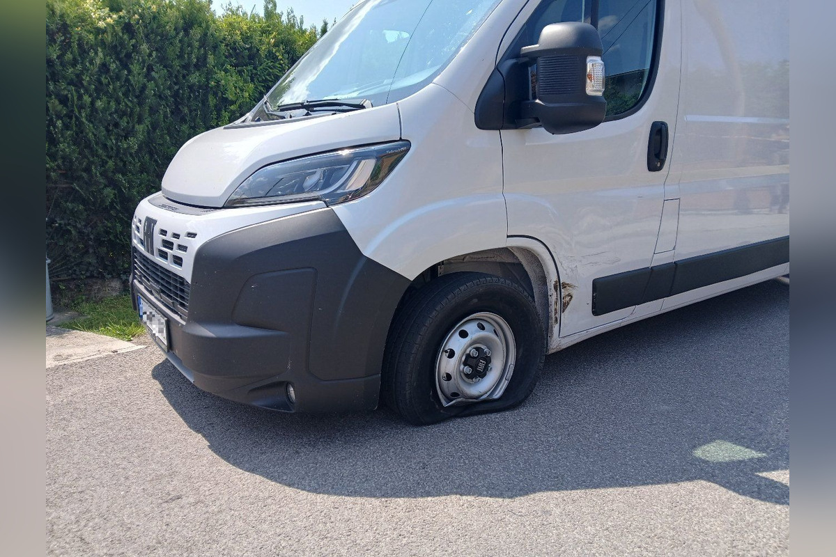 FOTO: V okrese partizánske došlo k dopravnej nehode, ktorá ochromila dopravu v obci Klátová Nová Ves , foto 1