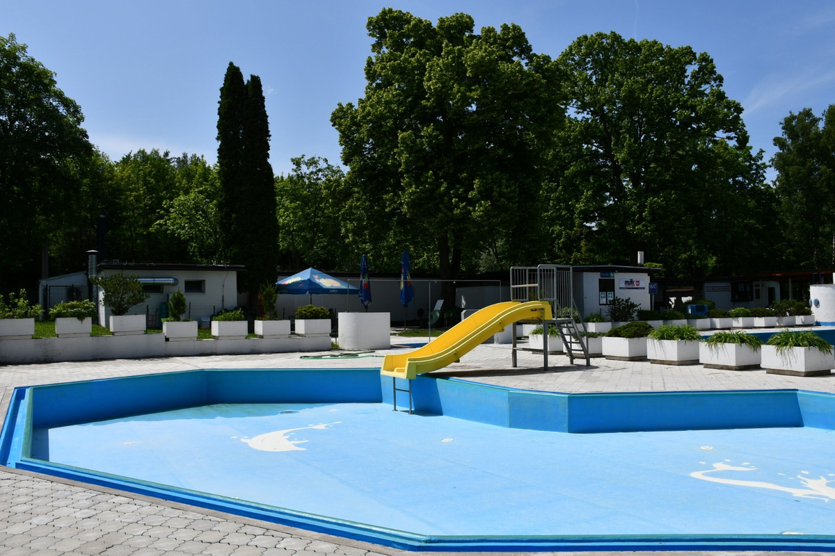 FOTO: Letná sezóna sa blíži, kúpalisko v Považskej Bystrici má otvoriť 21. júna, foto 3