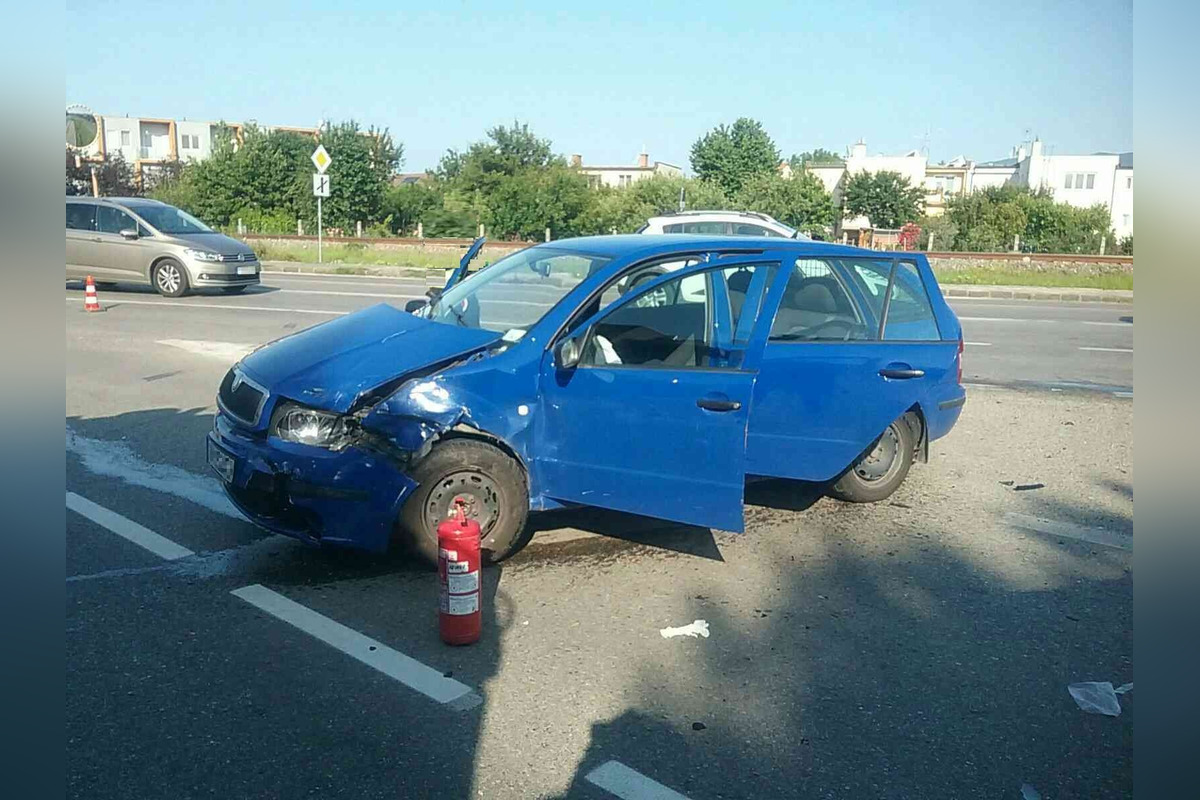 FOTO: Nehoda v Trenčíne ochromila dopravu v meste , foto 2