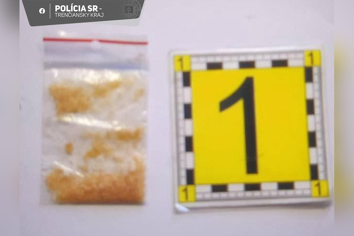 FOTO: Drogy v Bánovciach: Polícia rozbila sieť, pervitín predávala aj žena s kriminálnou minulosťou, foto 1