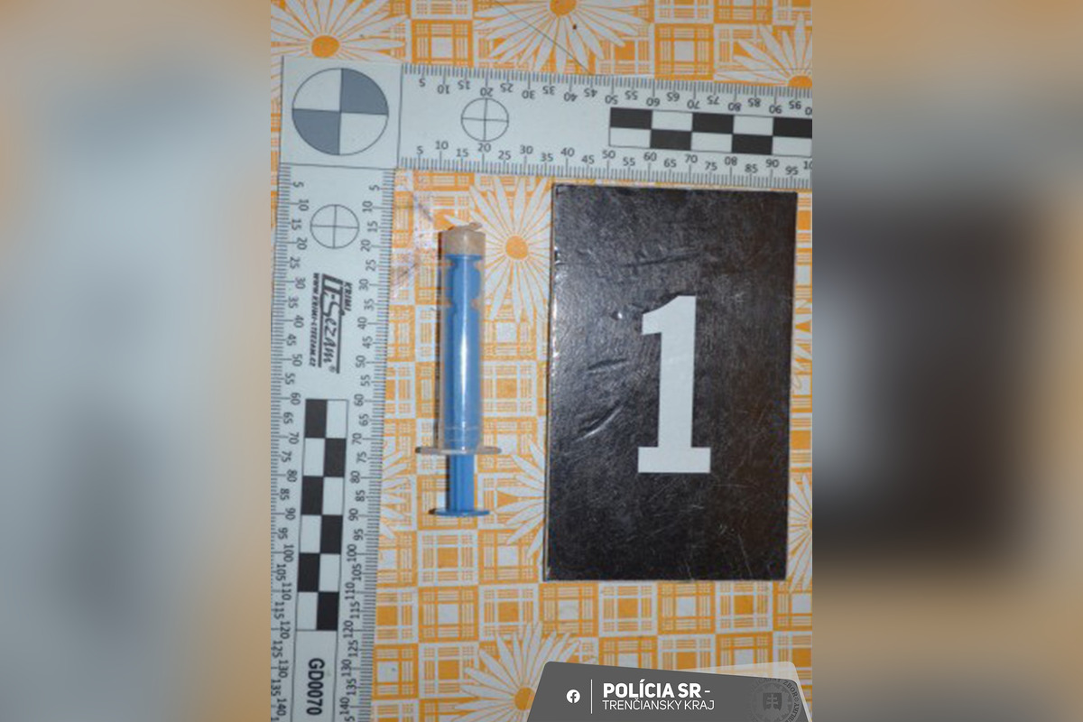 FOTO: Drogy v Bánovciach: Polícia rozbila sieť, pervitín predávala aj žena s kriminálnou minulosťou, foto 2