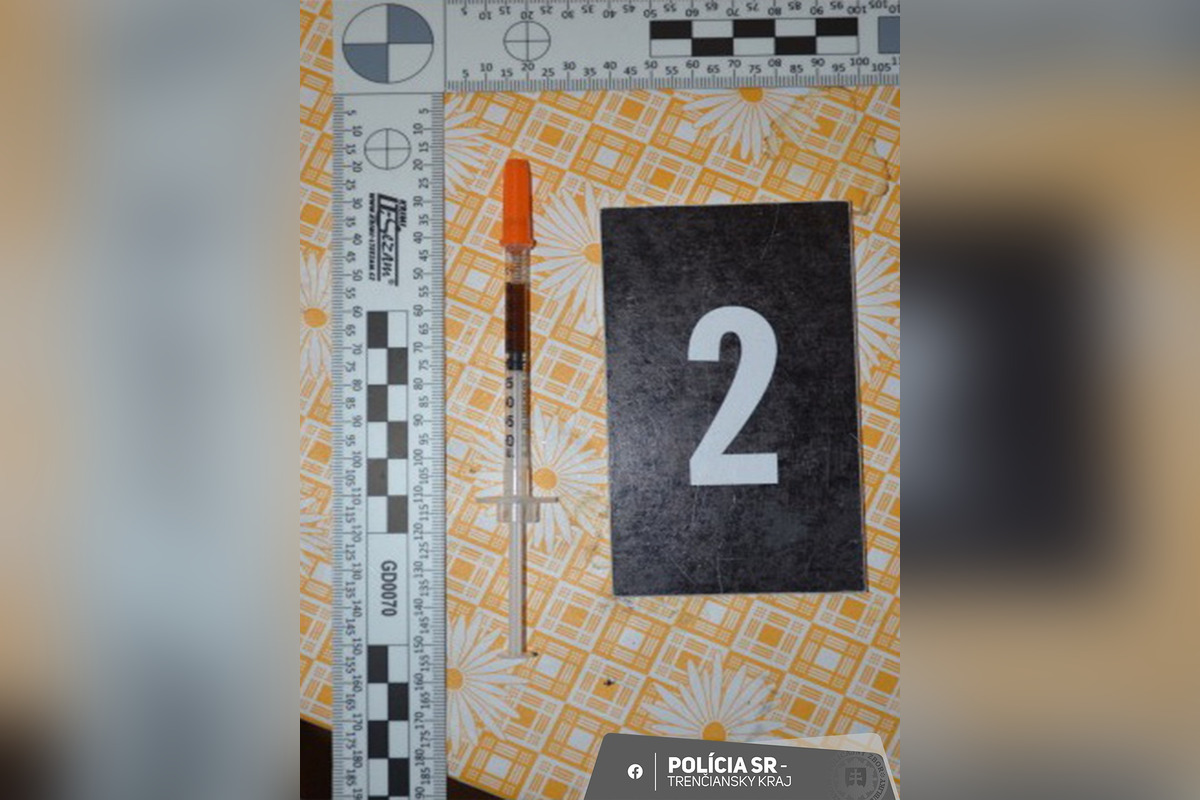 FOTO: Drogy v Bánovciach: Polícia rozbila sieť, pervitín predávala aj žena s kriminálnou minulosťou, foto 3