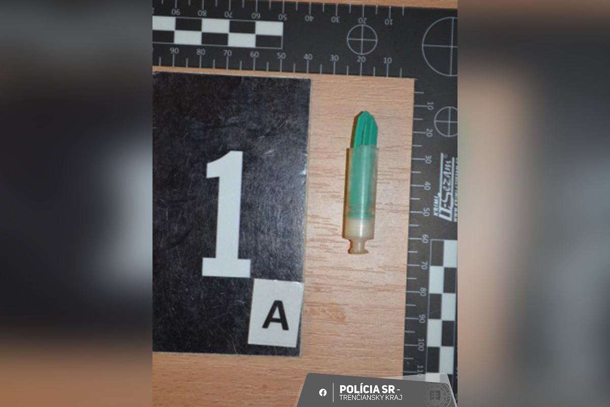 FOTO: Drogy v Bánovciach: Polícia rozbila sieť, pervitín predávala aj žena s kriminálnou minulosťou, foto 5