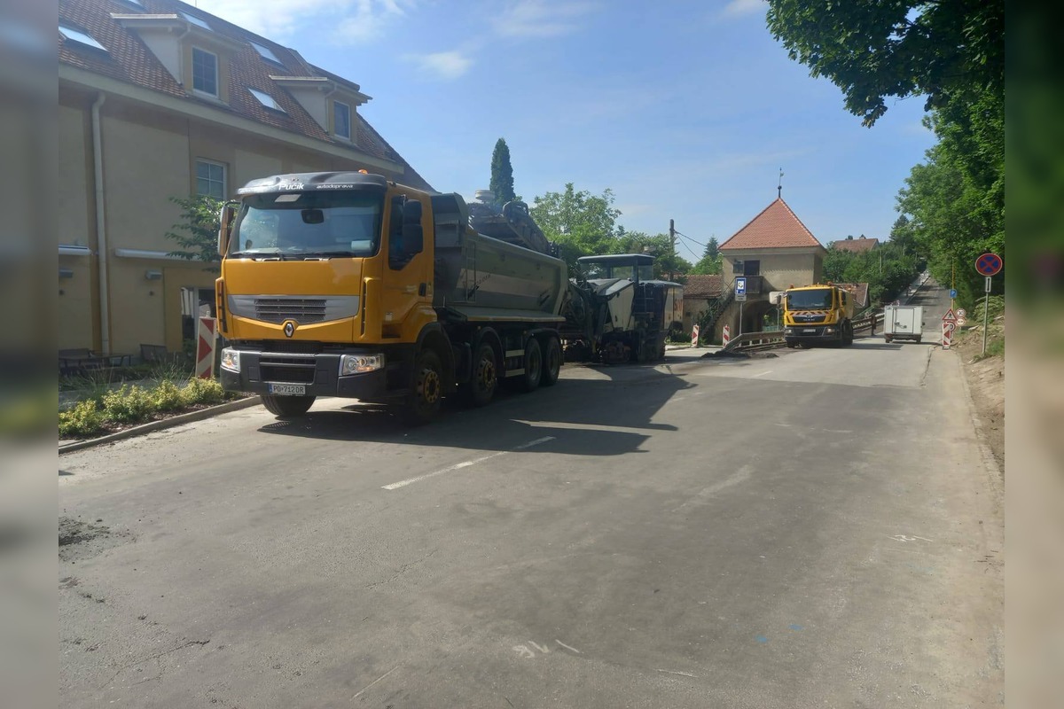 FOTO: Ulicu Pod Zámkom v Bojniciach začali frézovať, môžete sa zdržať , foto 1