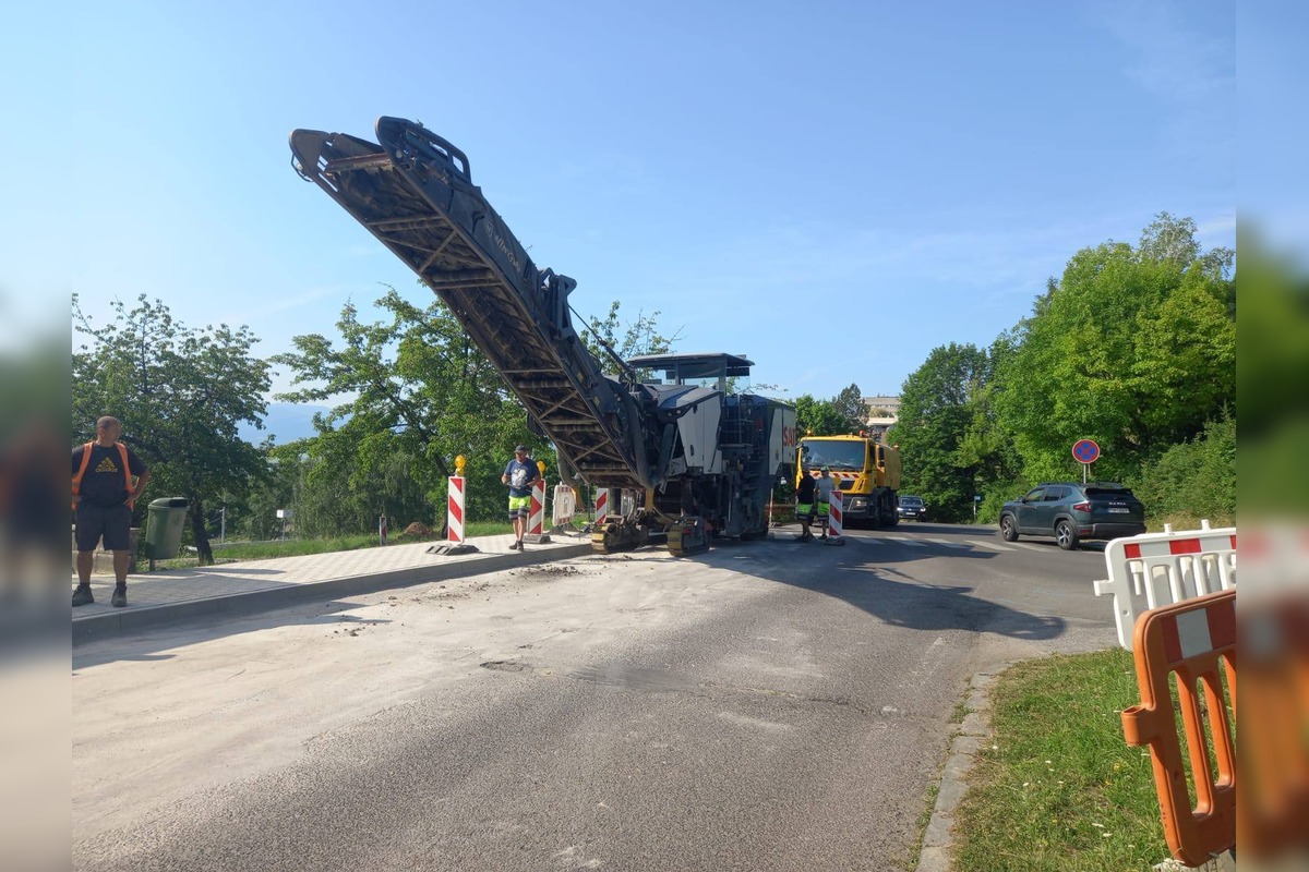 FOTO: Ulicu Pod Zámkom v Bojniciach začali frézovať, môžete sa zdržať , foto 3