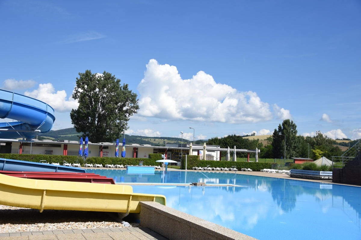 FOTO: Letná sezóna začína, letné kúpalisko na Ostrove v Trenčíne otvára v piatok 20 júna, foto 1