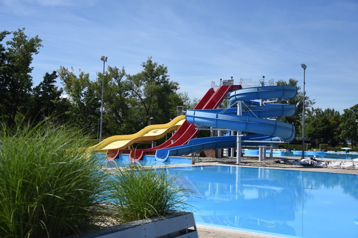 FOTO: Letná sezóna začína, letné kúpalisko na Ostrove v Trenčíne otvára v piatok 20 júna, foto 5