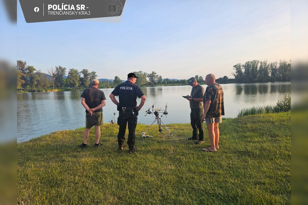 FOTO: Takmer každý desiaty rybár porušil pravidlá. Polícia a rybárska stráž preverili v Dubnici nad Váhom 61 rybárov, foto 1