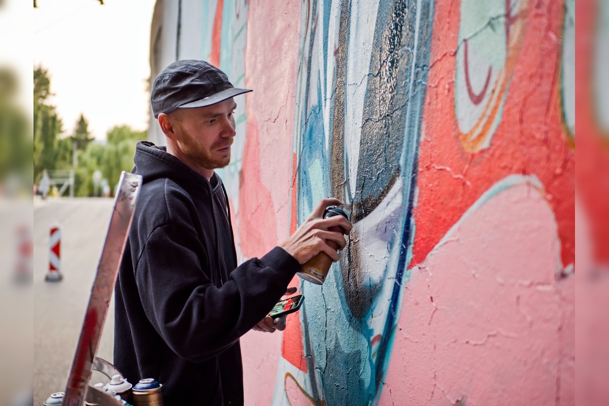 FOTO: Na Novinách v Trenčíne rozkvitlo umenie. Obyvatelia obdivujú nové murály v podchode aj na bytovke, foto 6