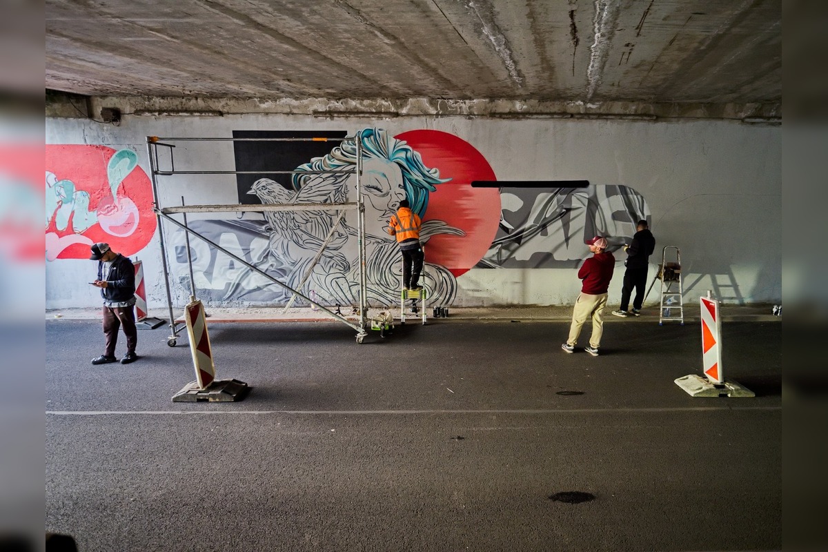 FOTO: Na Novinách v Trenčíne rozkvitlo umenie. Obyvatelia obdivujú nové murály v podchode aj na bytovke, foto 12