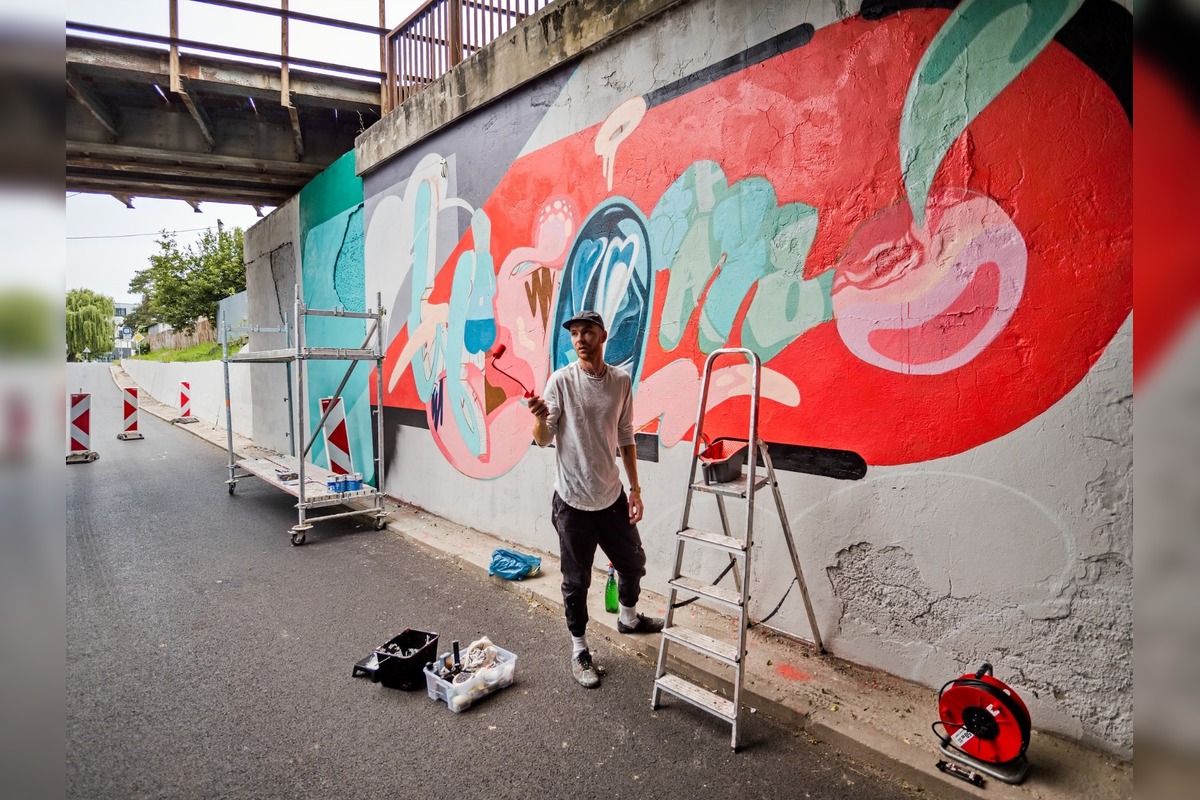 FOTO: Na Novinách v Trenčíne rozkvitlo umenie. Obyvatelia obdivujú nové murály v podchode aj na bytovke, foto 14