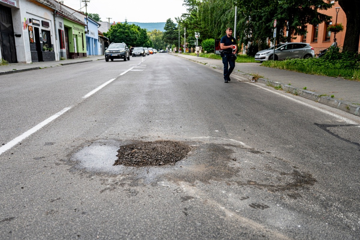 FOTO: V Novom Meste nad Váhom sa dnes ráno prepadla časť vozovky , foto 7