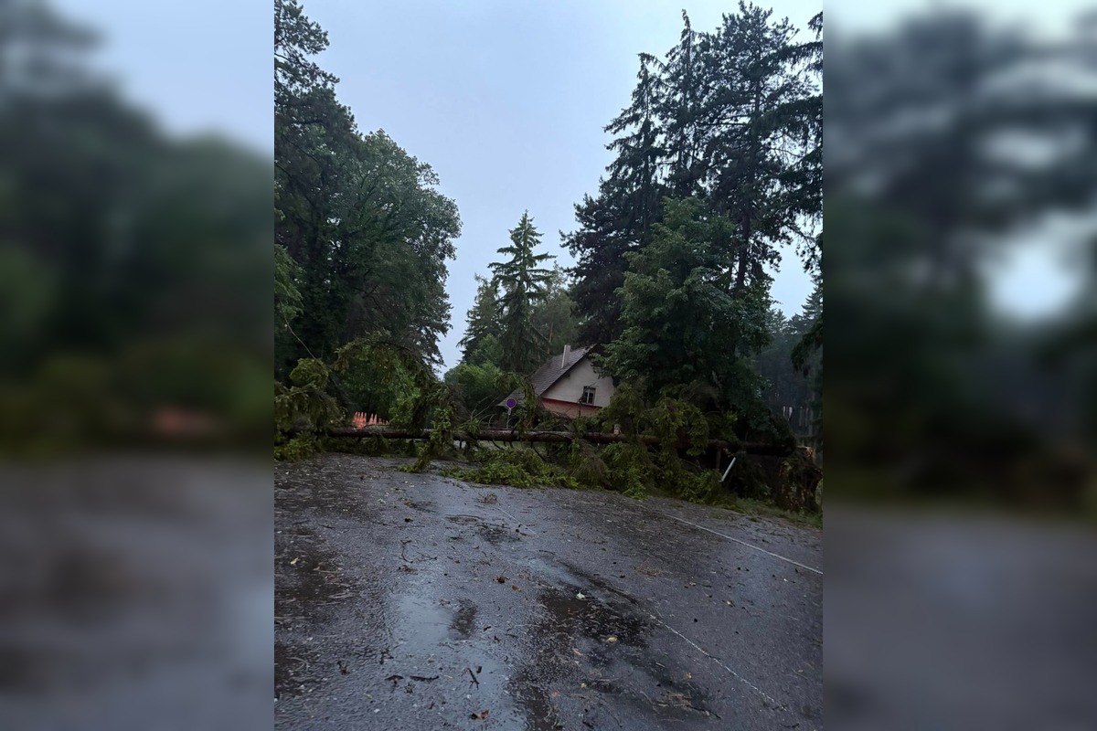 FOTO: Obyvatelia Trenčína a okolia zdieľali fotografie búrky, ktorá sa prehnala krajom , foto 5