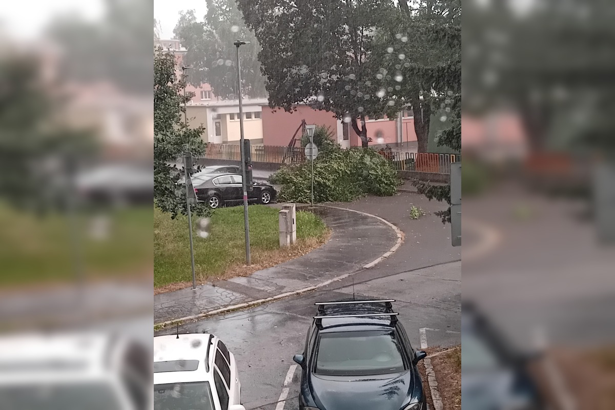 FOTO: Obyvatelia Trenčína a okolia zdieľali fotografie búrky, ktorá sa prehnala krajom , foto 13