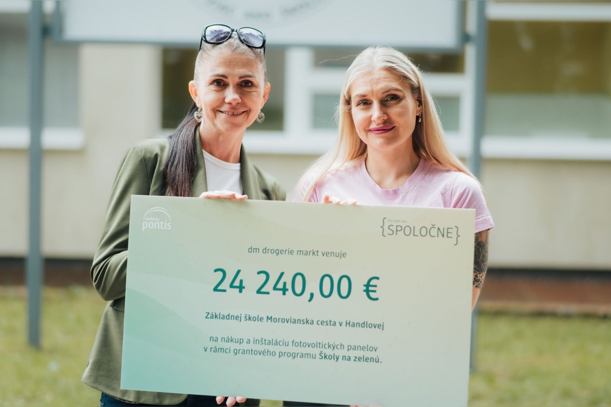 FOTO: Dm podporí školu v Handlovej sumou 89 500 € na fotovoltiku a vzdelávanie, foto 1