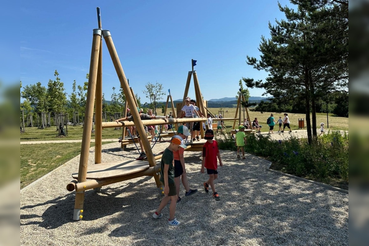 FOTO: Kde bola burina a odpad, dnes oddychujú rodiny. Sídlisko Rozkvet v Považskej Bystrici má svoj zelený raj, foto 1