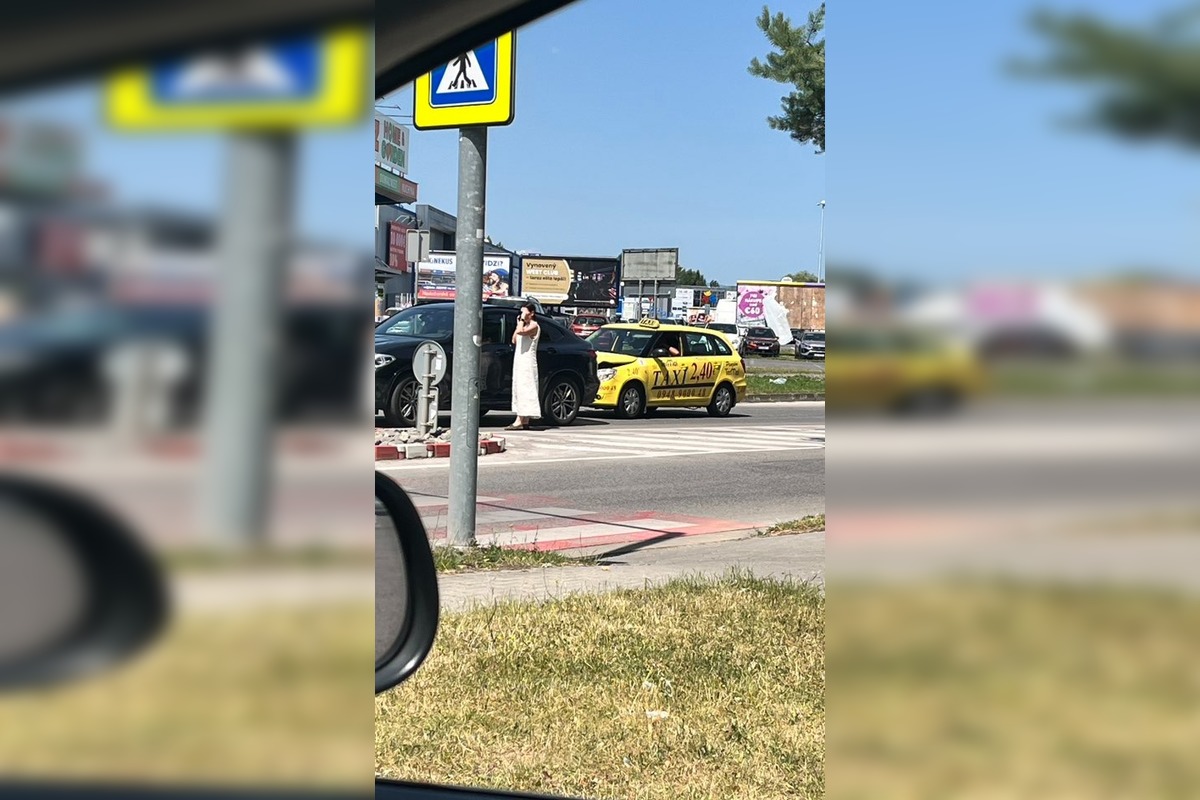 FOTO: Kolízia v blízkosti Kauflandu v Prievidzi: Obmedzenie v smere do centra, foto 2