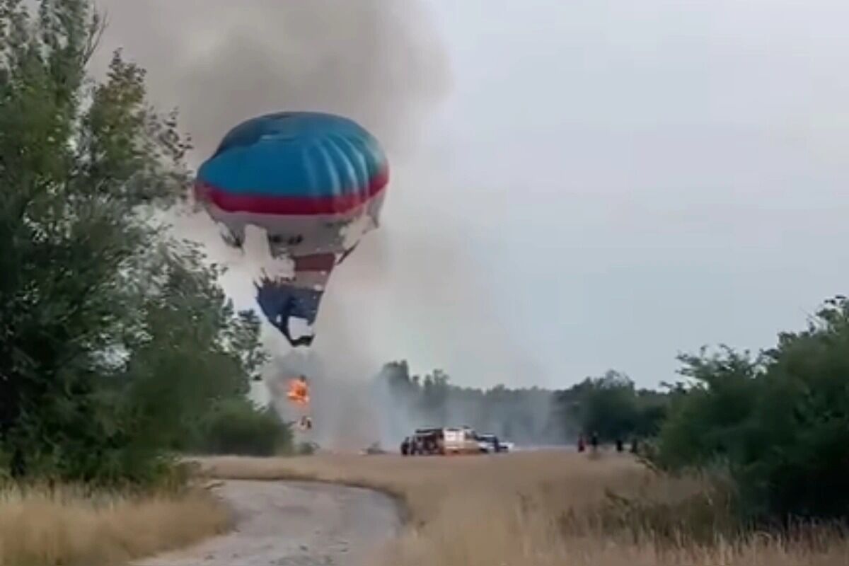 FOTO: Pri Bolešove zhorel teplovzdušný balón, ktorý sa vznietil od horiacej trávy , foto 4