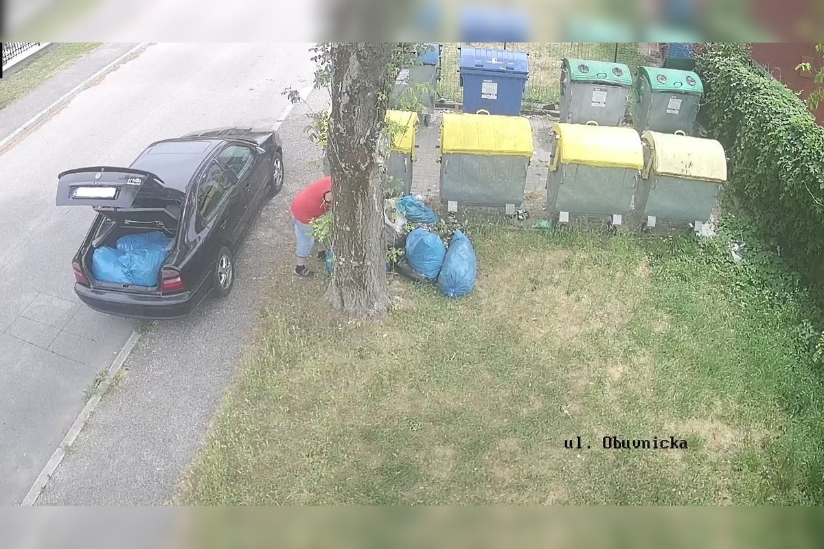 FOTO: Mestská polícia v Partizánskom identifikovala pôvodcu čiernej skládky vďaka kamerám, foto 4